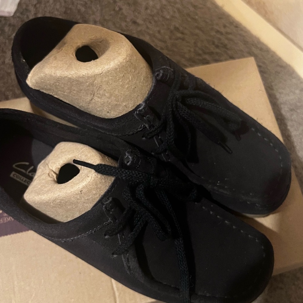 Clark shoes size 6.5 color suede navy blue